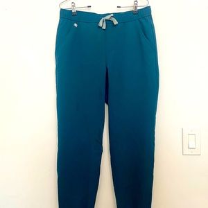 FIGS Technical Collection Jogger Scrubs in Caribbean Blue - Men’s M